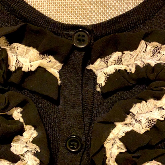 ONLY ONE! Cable & Gauge Tuxedo Ruffle Cardigan Sweater - Picture 8 of 15